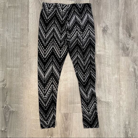 No Boundaries Black & Grey Abstract Chevron Leggings | Juniors Large | Great - Picture 3 of 4